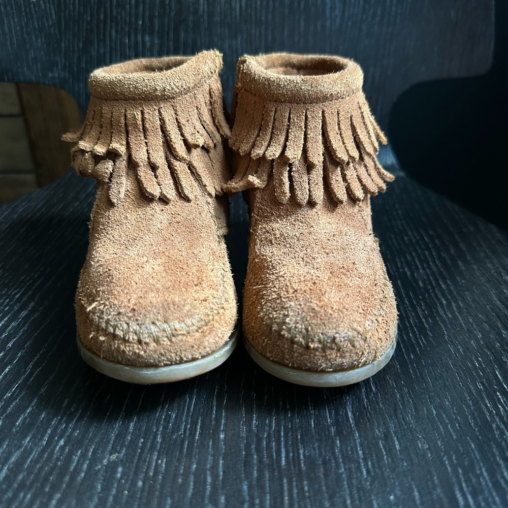 Minnetonka Kids Moccasins - Tan Fringe
